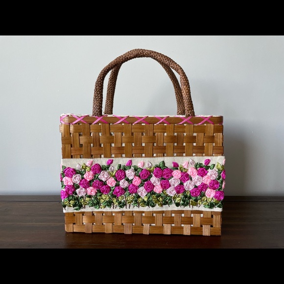 Silk embroidered bag with pink roses (medium) - Picture 5 of 7